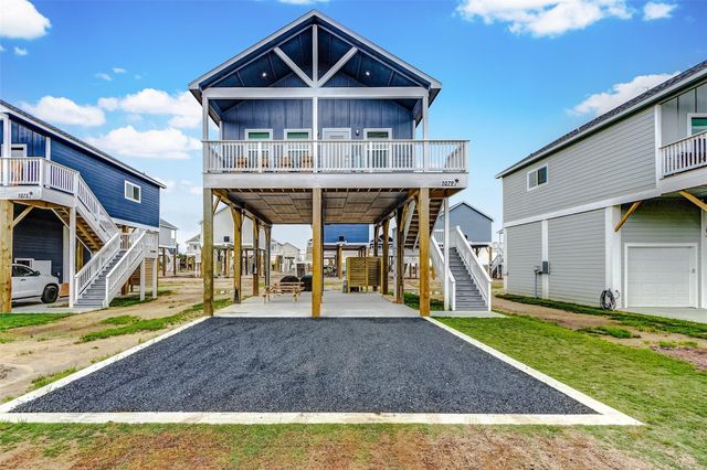 1079 Johnson Road, Gilchrist, TX 77617