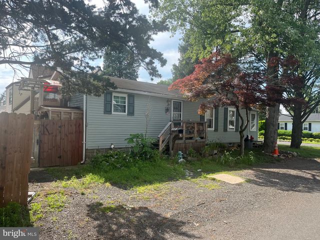 1960 MAPLE AVE, Croydon, PA 19021