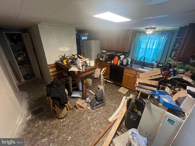 1960 MAPLE AVE, Croydon, PA 19021