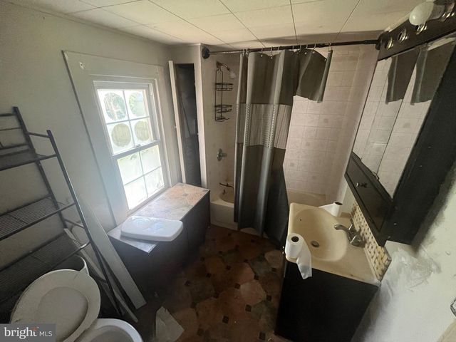 1960 MAPLE AVE, Croydon, PA 19021