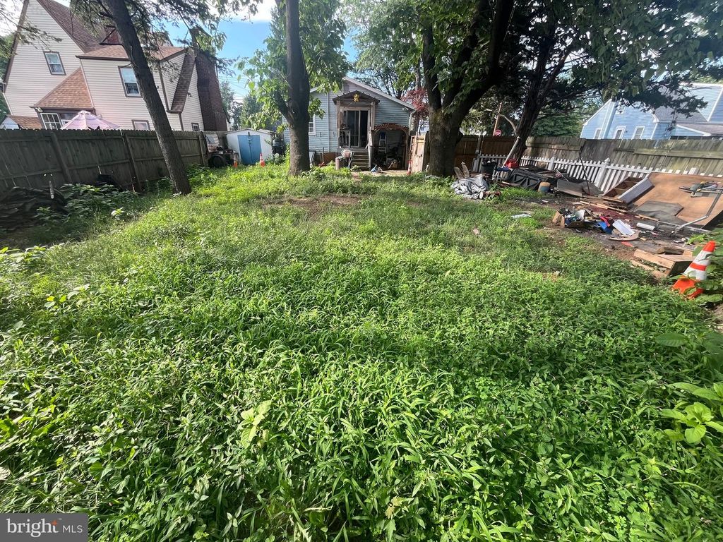 1960 MAPLE AVE, Croydon, PA 19021