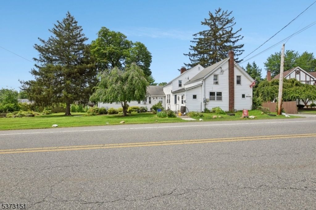 113 Beaufort Ave, Livingston Twp., NJ 07039