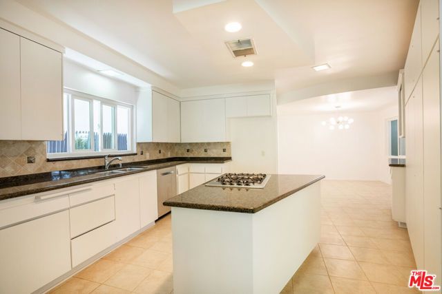 6125 Bedford Avenue, Los Angeles, CA 90056