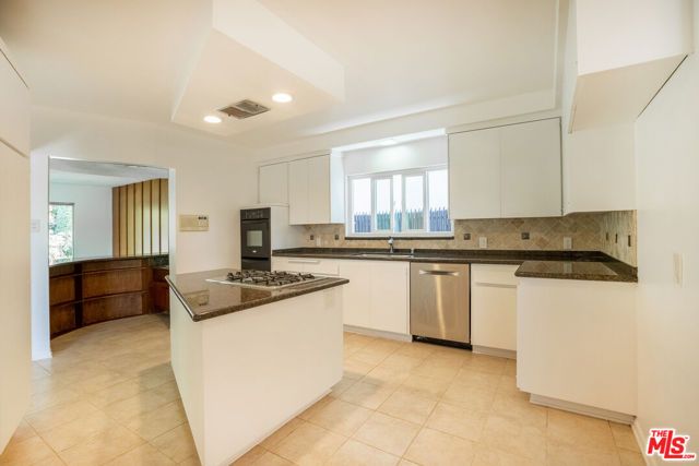 6125 Bedford Avenue, Los Angeles, CA 90056
