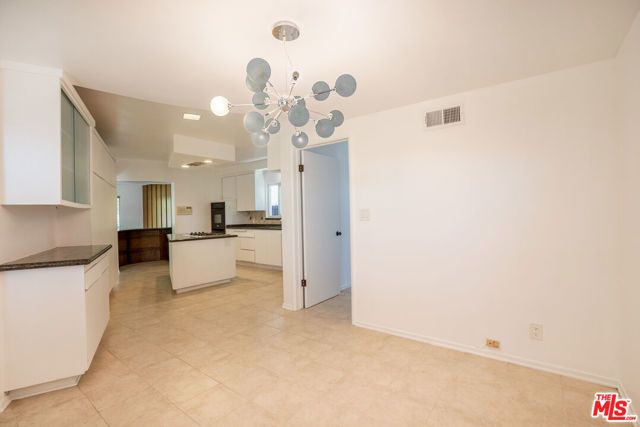 6125 Bedford Avenue, Los Angeles, CA 90056
