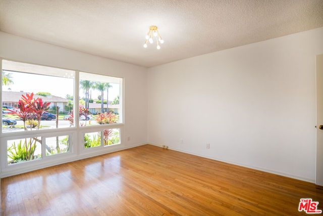 6125 Bedford Avenue, Los Angeles, CA 90056
