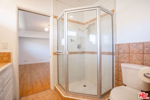 6125 Bedford Avenue, Los Angeles, CA 90056