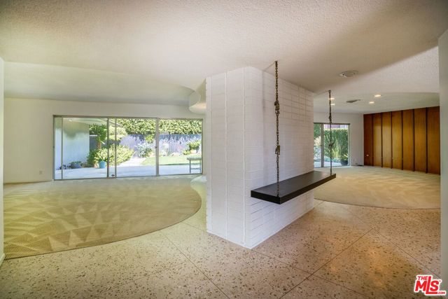 6125 Bedford Avenue, Los Angeles, CA 90056