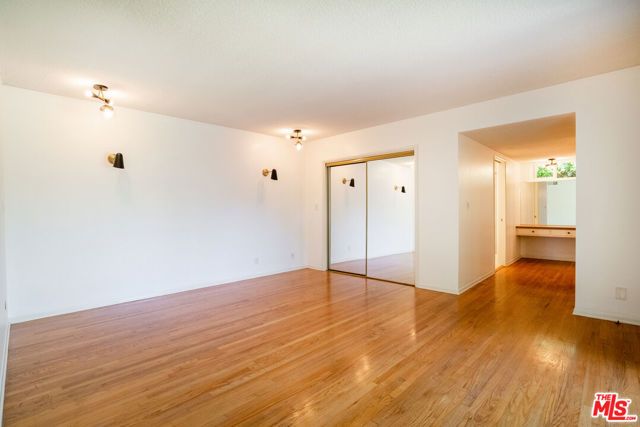 6125 Bedford Avenue, Los Angeles, CA 90056