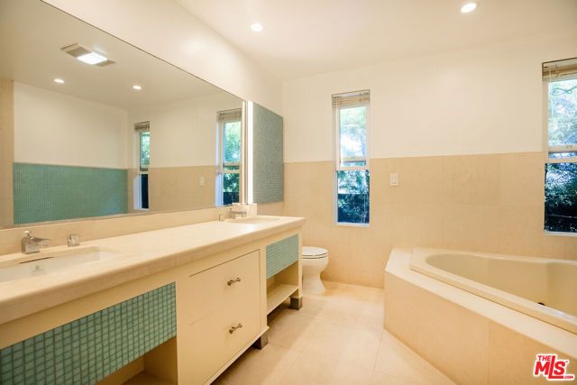6125 Bedford Avenue, Los Angeles, CA 90056