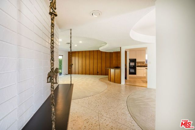 6125 Bedford Avenue, Los Angeles, CA 90056