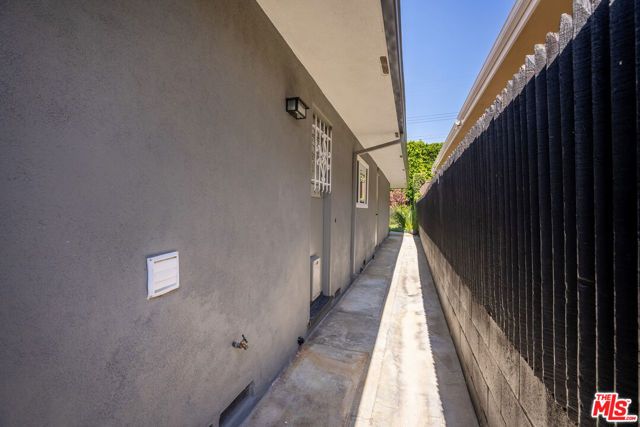 6125 Bedford Avenue, Los Angeles, CA 90056