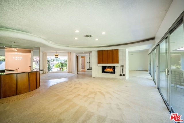 6125 Bedford Avenue, Los Angeles, CA 90056