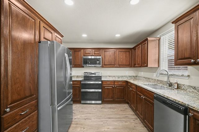 1349 Hillside Drive, Burleson, TX 76028