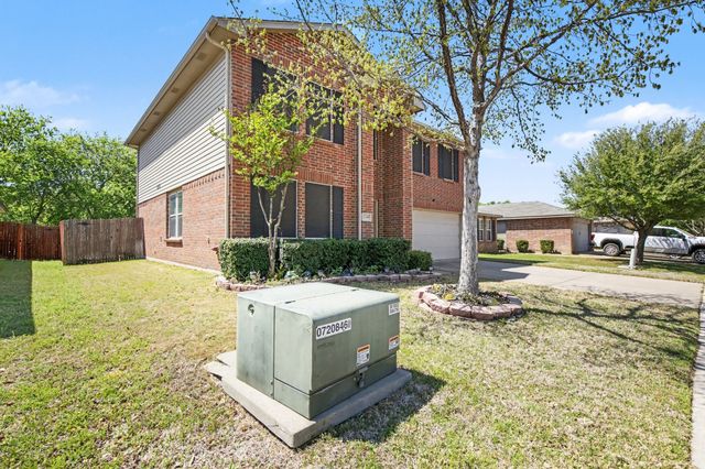 1349 Hillside Drive, Burleson, TX 76028