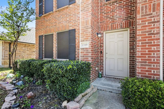 1349 Hillside Drive, Burleson, TX 76028