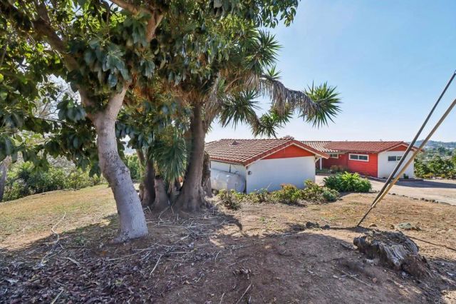 2397 Mira Sol Drive, Vista, CA 92084