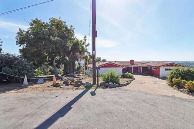2397 Mira Sol Drive, Vista, CA 92084