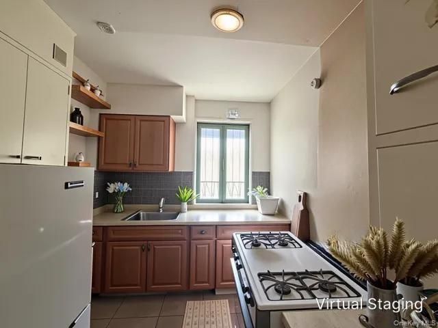 1527 Metropolitan Avenue 3A, Bronx, NY 10462