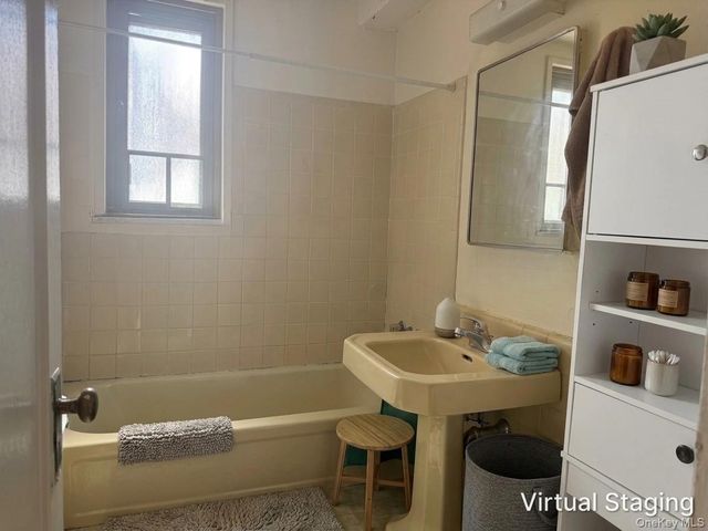 1527 Metropolitan Avenue 3A, Bronx, NY 10462