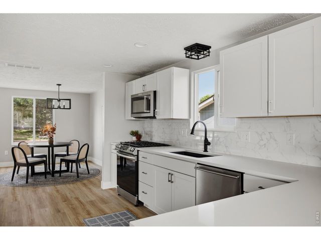 829 Independence Dr, Longmont, CO 80504
