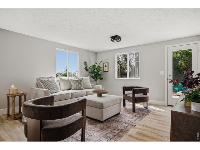 829 Independence Dr, Longmont, CO 80504