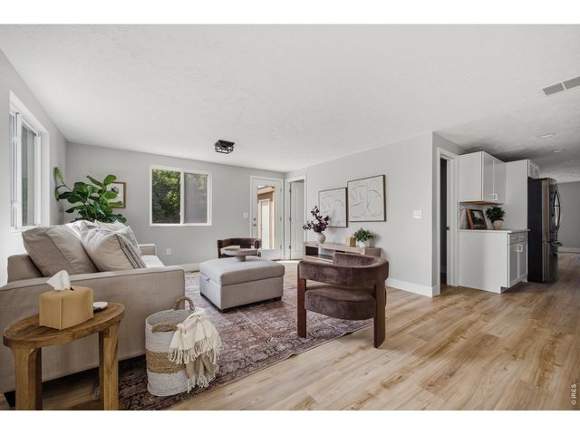 829 Independence Dr, Longmont, CO 80504