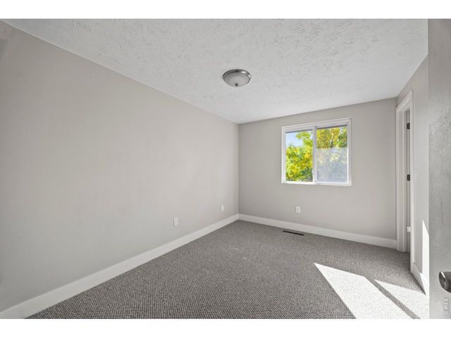 829 Independence Dr, Longmont, CO 80504