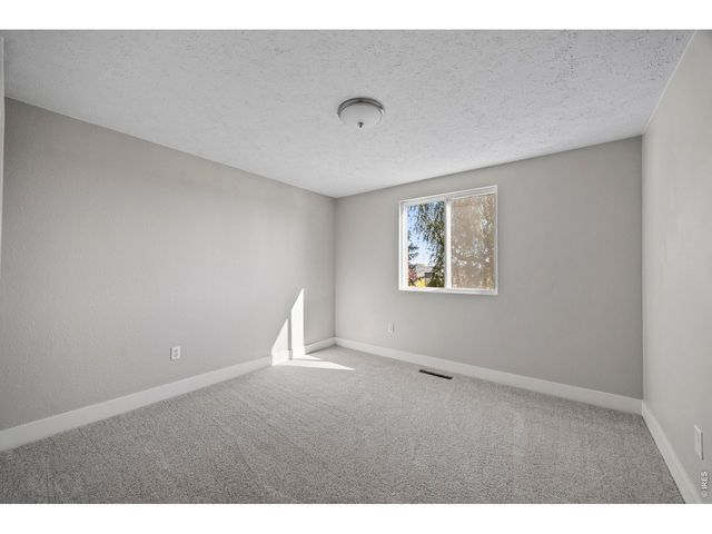 829 Independence Dr, Longmont, CO 80504