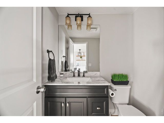 829 Independence Dr, Longmont, CO 80504