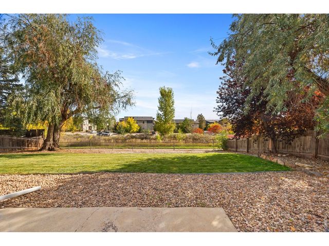 829 Independence Dr, Longmont, CO 80504