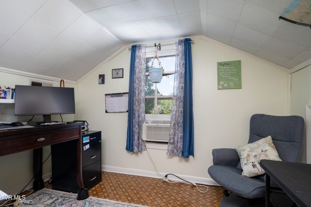 160 Gouge St Street, Bristol, VA 24201