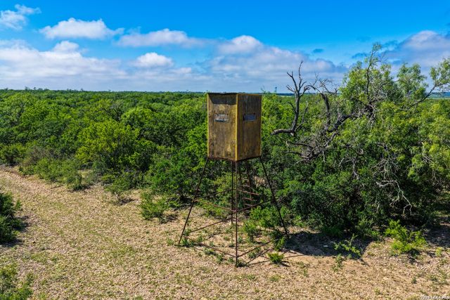 000 Private Road 5754, Castroville, TX 78009