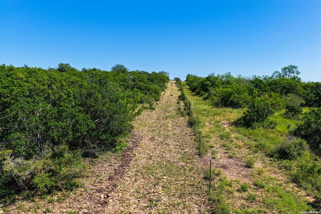 000 Private Road 5754, Castroville, TX 78009
