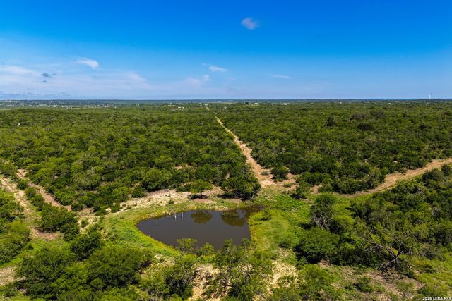 000 Private Road 5754, Castroville, TX 78009