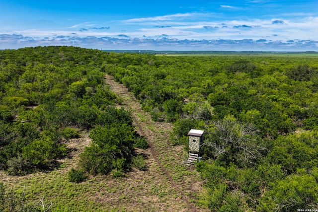 000 Private Road 5754, Castroville, TX 78009