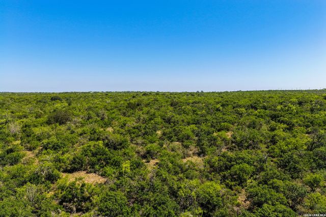 000 Private Road 5754, Castroville, TX 78009