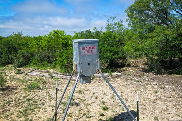 000 Private Road 5754, Castroville, TX 78009