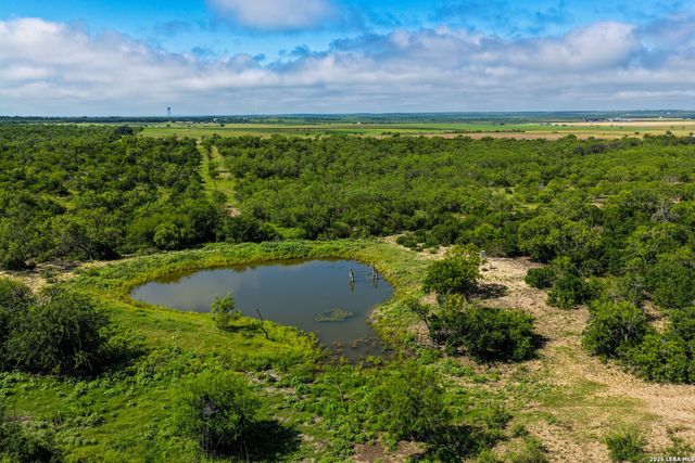 000 Private Road 5754, Castroville, TX 78009