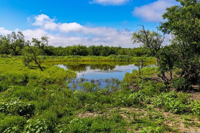 000 Private Road 5754, Castroville, TX 78009