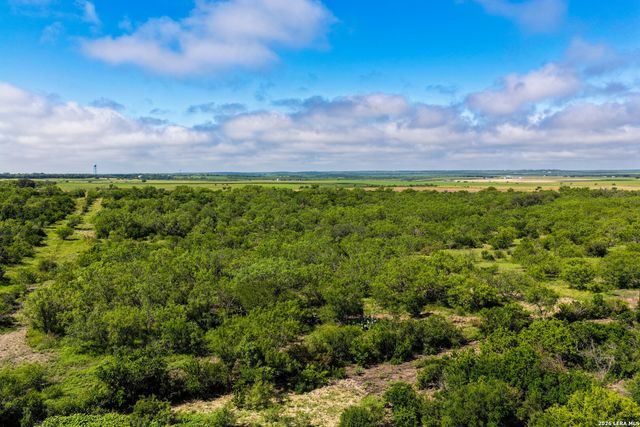 000 Private Road 5754, Castroville, TX 78009