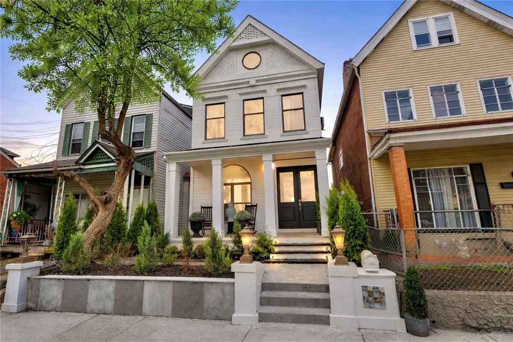 32 Mayflower St, E Pittsburgh, PA 15206
