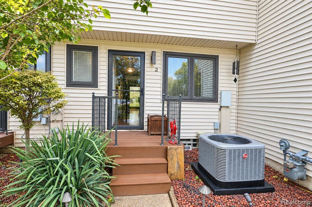 50676 Jefferson Avenue, New Baltimore, MI 48047