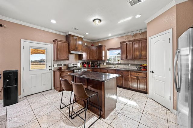 8503 Center Street, Hitchcock, TX 77563