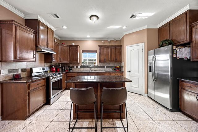 8503 Center Street, Hitchcock, TX 77563