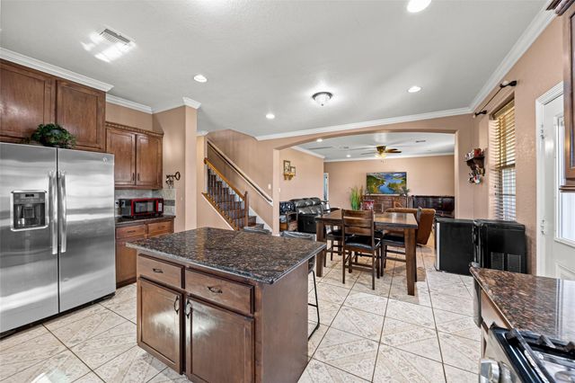 8503 Center Street, Hitchcock, TX 77563