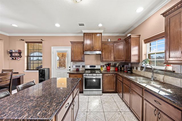 8503 Center Street, Hitchcock, TX 77563