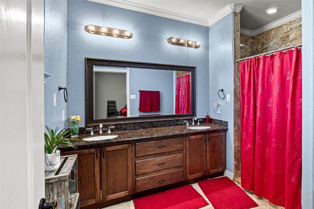 8503 Center Street, Hitchcock, TX 77563