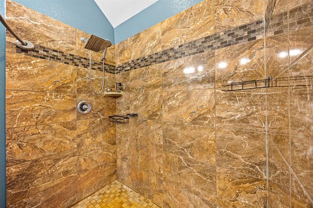 8503 Center Street, Hitchcock, TX 77563