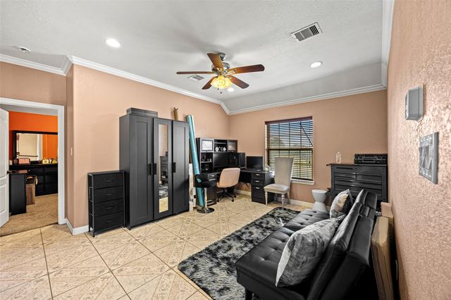 8503 Center Street, Hitchcock, TX 77563